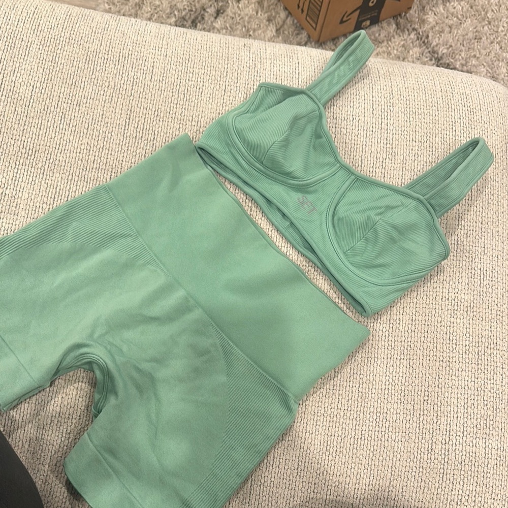 Set Active Set - Picture 2 of 6